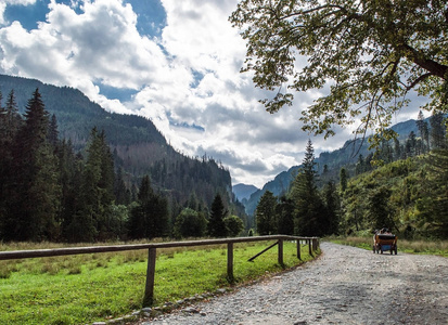 在 Tatras 的 Koscielisko 山谷徒步旅行