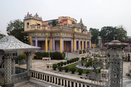 耆那寺 又称 Parshwanath 寺 是 Badridas 寺街的一座耆那庙, 是印度西孟加拉加尔各答的主要旅游胜地。