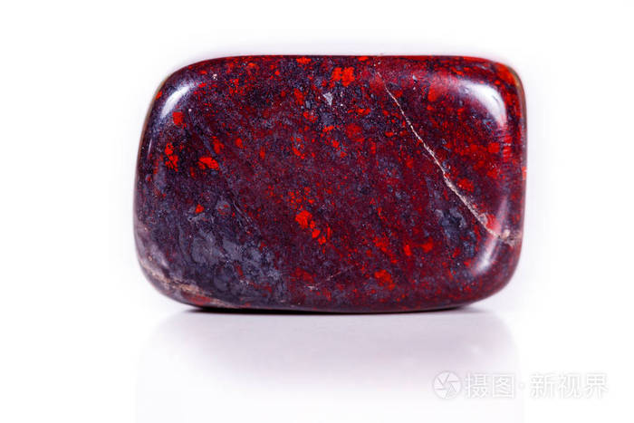 白色背景下的宏观矿物石碧玉赤铁矿照片 正版商用图片07cg5p 摄图新视界