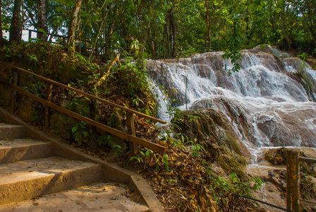 景观与瀑布 Azul, 恰帕斯, 帕伦克, 墨西哥