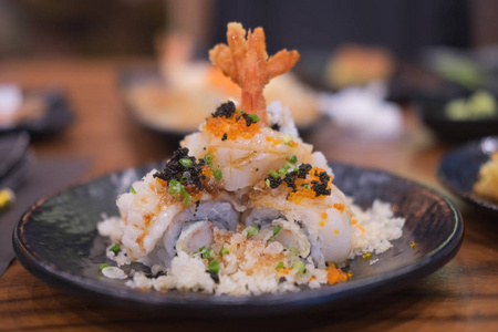 虾天妇罗卷。日本寿司卷