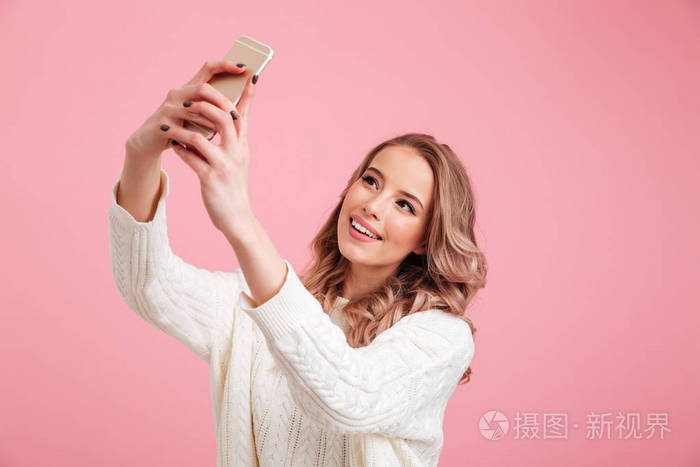 漂亮女人用手机做自拍照片-正版商用图片07cmka-摄图新视界