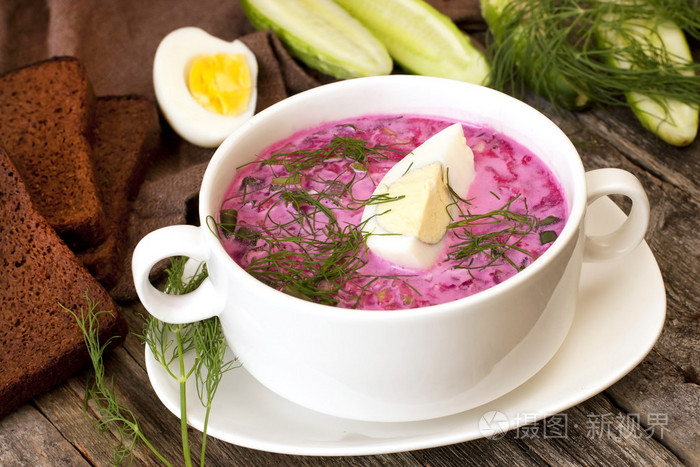 夏天冷汤甜菜, 黄瓜, 菲尔和鸡蛋