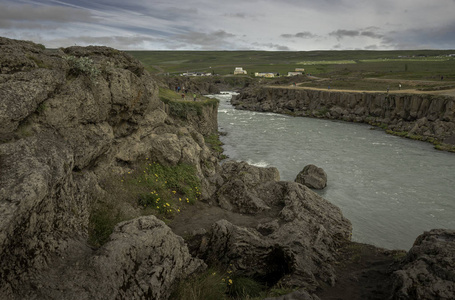 阿库雷里的 Godafoss 瀑布是冰岛的天然宝藏。上帝的瀑布