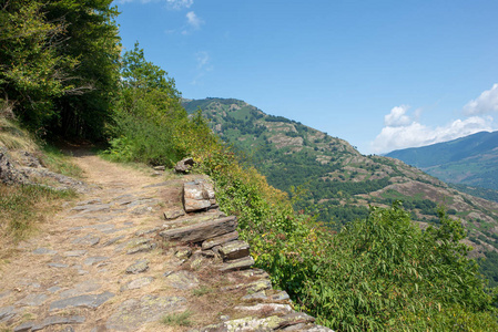 西班牙嫂子山谷中的山路