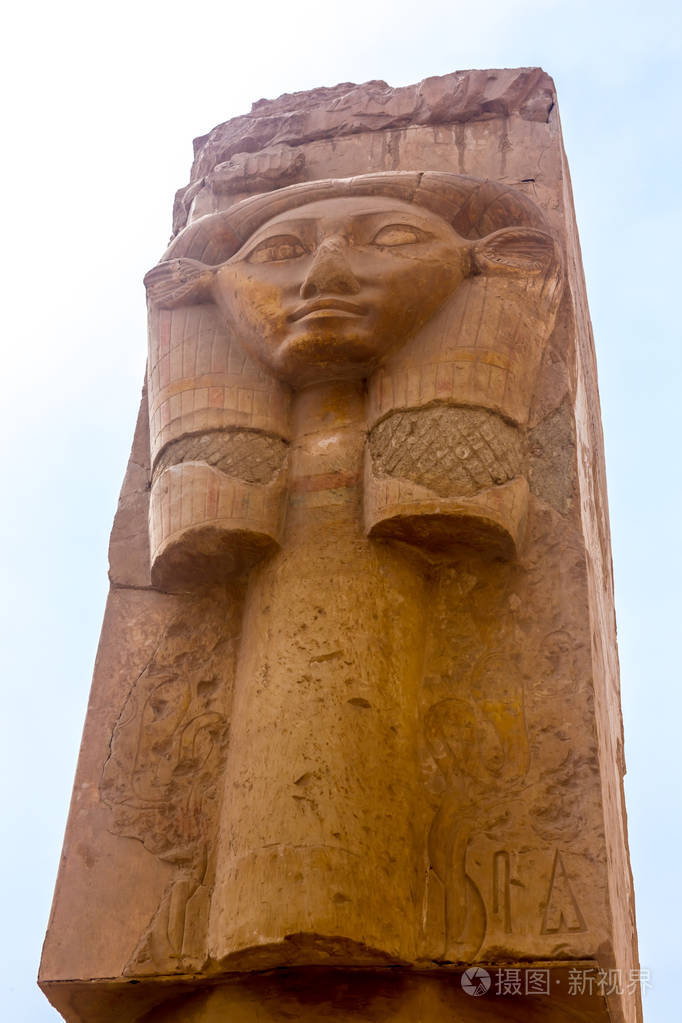 位于西岸悬崖上的贵族墓, 曾经是大象群岛州长的所在地.埃及,非洲