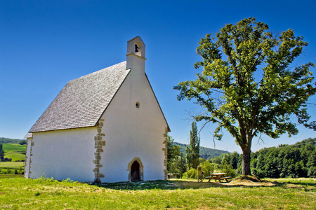 老石教会在 kalnik 山