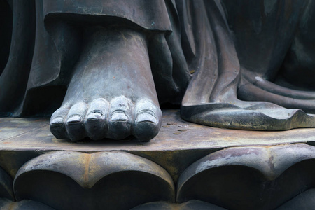 香港宝林寺佛像足特写照片