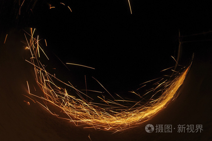 金属锯切在研磨钢材料的热火花