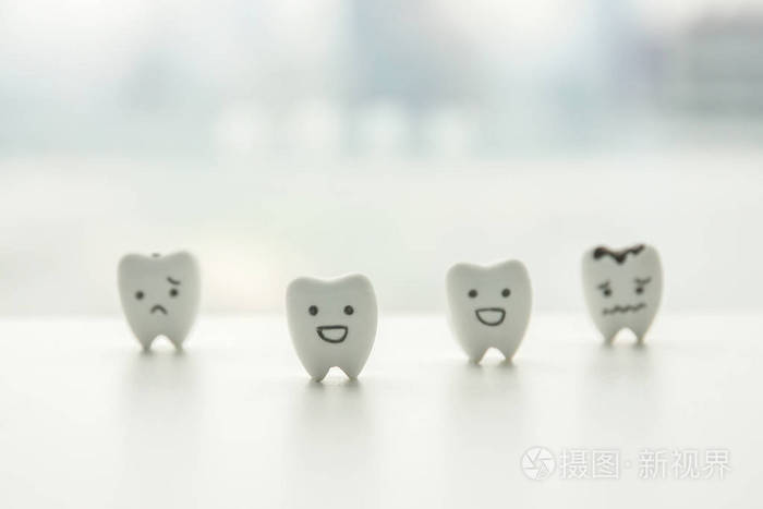 人类口腔健康图标隔离健康牙齿和蛀牙卡通儿童教育笑脸和悲伤的面孔
