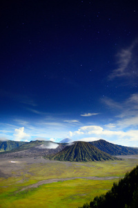 在 mt.bromo 的月光