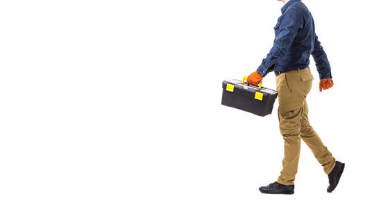修理工 建设者 拿着他手上的工具盒, 在白色背景上与复制空间隔离