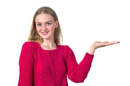 美丽的金发女孩伸出手拿着东西照片