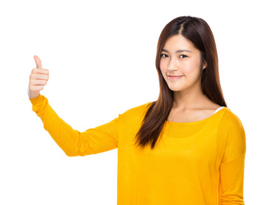 大拇指的亚洲年轻女性
