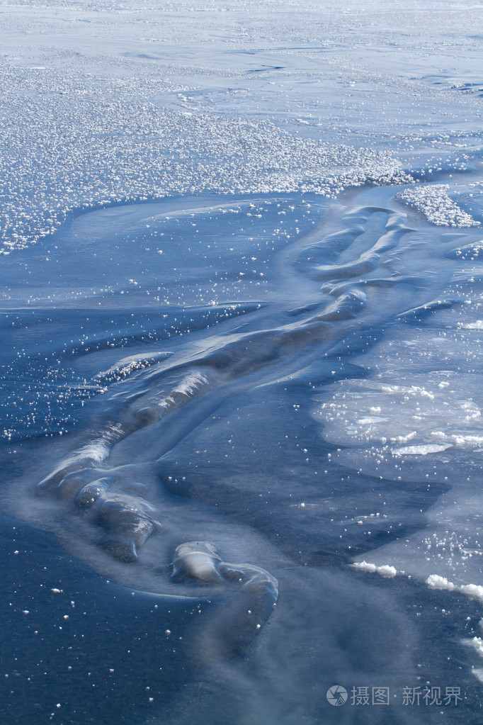 透明的冰块,在冰冻的南部海洋的