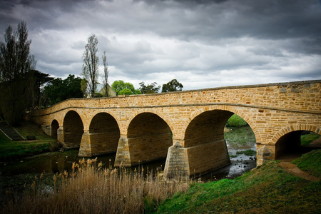 老石桥梁在里士满塔斯马尼亚最古老的桥在澳大利亚