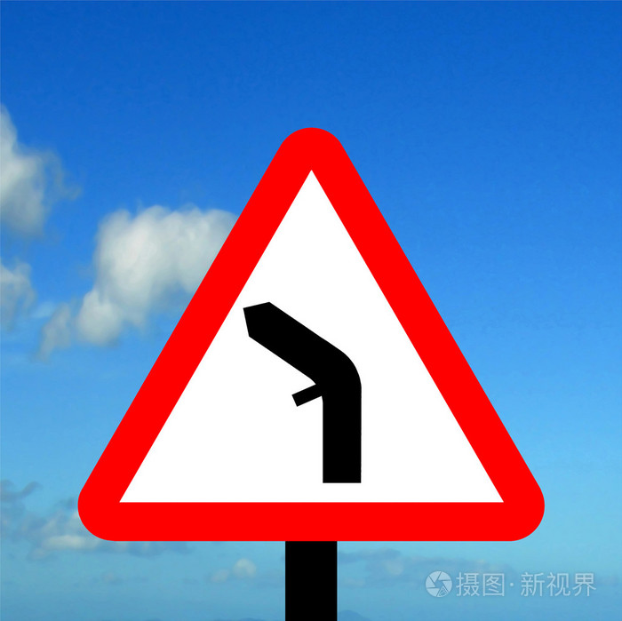 关于折弯的交通标志警告三角形交界处