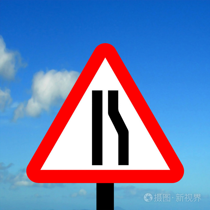 路窄上正确的交通标志