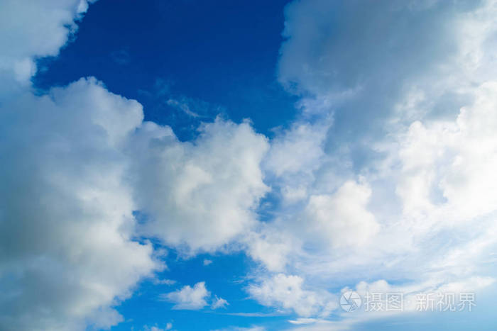 抽象形式的蓝天白云背景