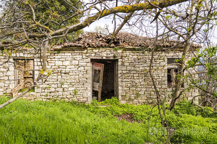 废弃的老村庄房子