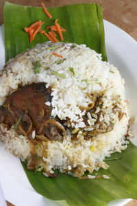 印度作成的食物，鱼和米饭拌香料