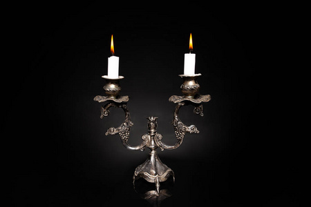 烛台, 老式银色烛台与燃烧蜡烛