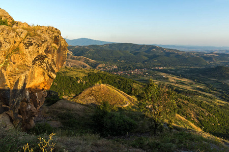 马其顿共和国 Probistip 地区 Osogovo 山日落景观