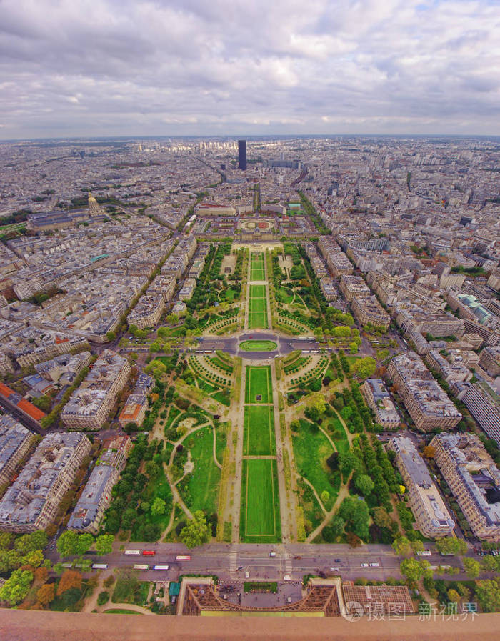 从上面看巴黎城市