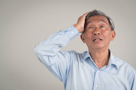 老年老人头痛, dizzyness, 鼻窦炎症, 压力, 偏头痛, 阿尔茨海默