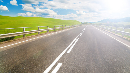 房子之间的路图片