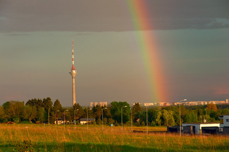 彩虹和电视塔
