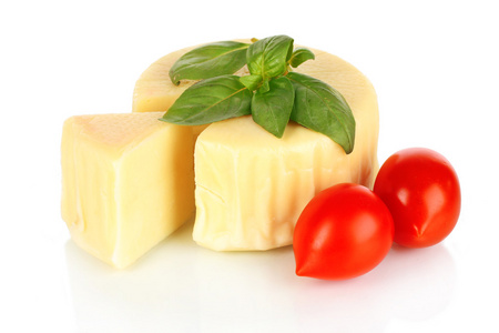 马苏里拉奶酪 罗勒 番茄上白色隔离