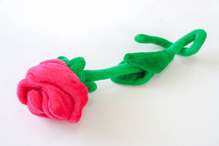 情人节的概念假红玫瑰花隔离白色