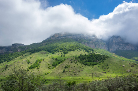 俄罗斯高加索山脉的 Baksan 峡谷