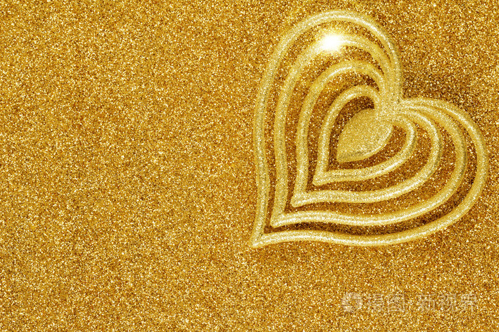 心形装饰品上闪闪发光的金色背景