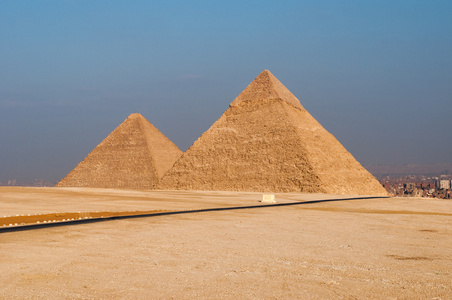 埃及的吉萨高原，开罗的金字塔
