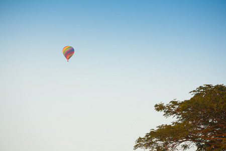 热气球上在老挝的天空