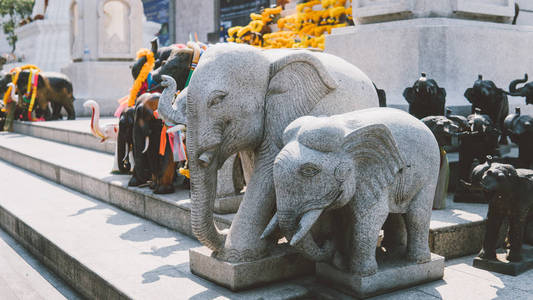 大象的木雕像特写