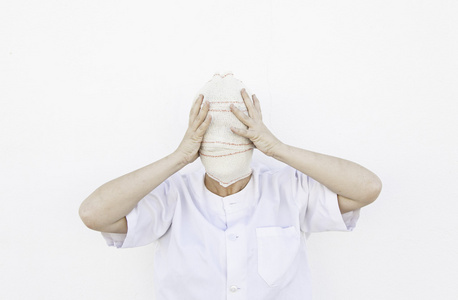 被蒙住眼睛的人照片