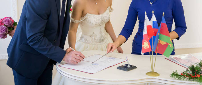 庄严婚姻登记的婚礼宫图片