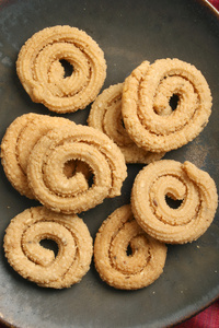 chikali 是一种受欢迎的印度节日零食