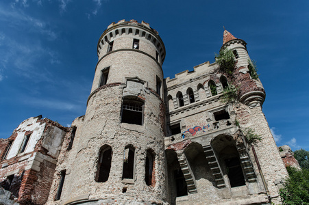毁的 hrapovetskiy 城堡 穆罗姆采沃 俄罗斯的塔