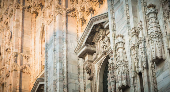 米兰圣母大教堂的外观雕塑的外墙细节, 意大利大教堂广场