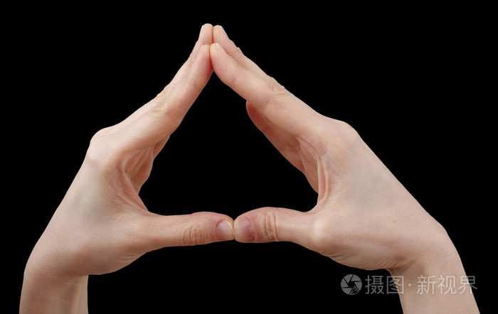 在黑色的白手