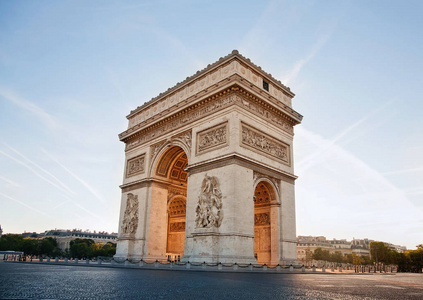 凯旋门凯旋拱门, 巴黎, 法国在晨光中
