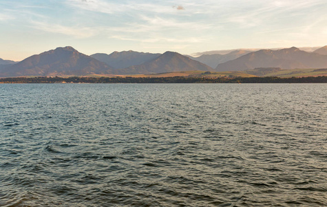 斯洛伐克 Liptovsky Trnovec 村 Liptovska 马拉湖水域