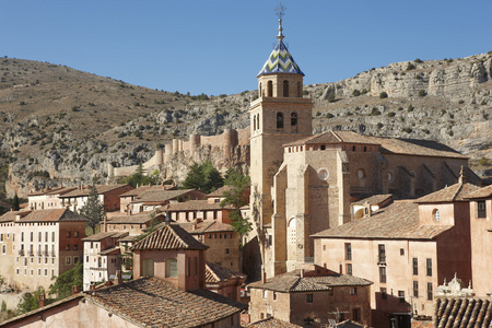 如诗如画的城镇，在西班牙。大教堂和古堡。阿尔巴