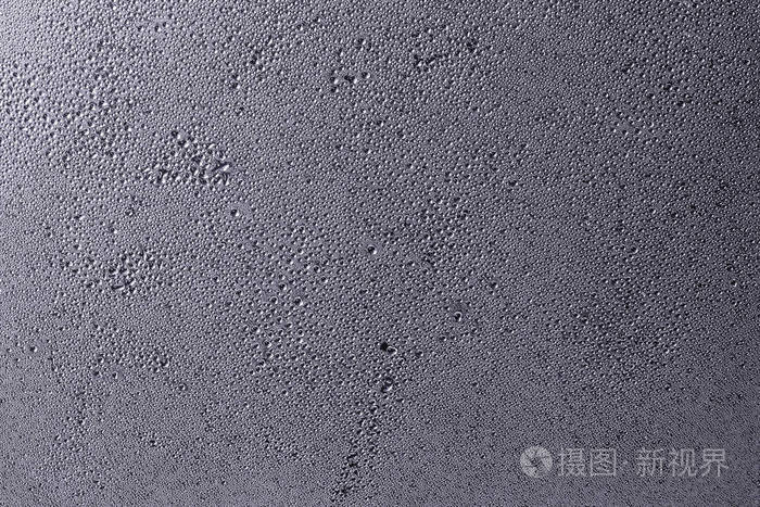 玻璃镜子上的水滴