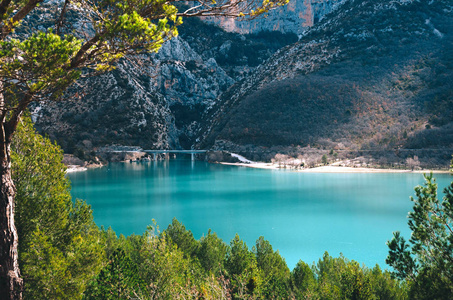 法国普罗旺斯的圣克莱湖美景