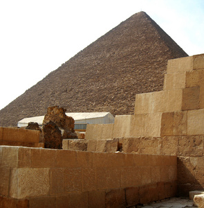 在埃及沙漠中吉萨的金字塔